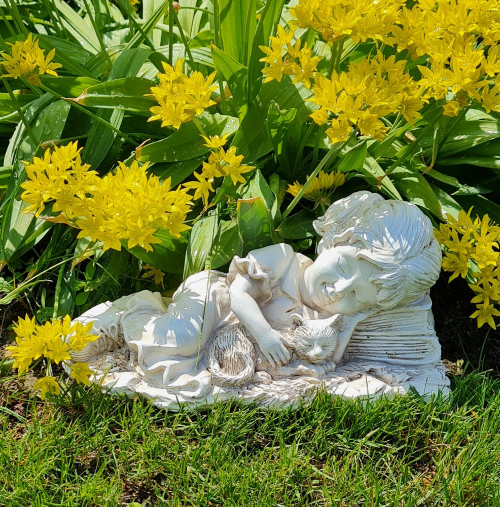 Garten-Deko Mädchen mit Katze