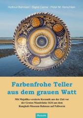 Farbenfrohe Teller aus dem grauen Watt